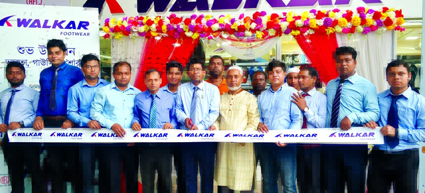 RN Paul, Managing Director of RFL Group, inaugurating an outlet of Walkar (footwear brand of RFL Group) at Bhulta in Naranyanganj recently. Kamrul Hasan, Chief Operating Officer, Mainul Hasan, Brand Manager and Shahjahan Sanny, Retail Manager of Walkar Fo