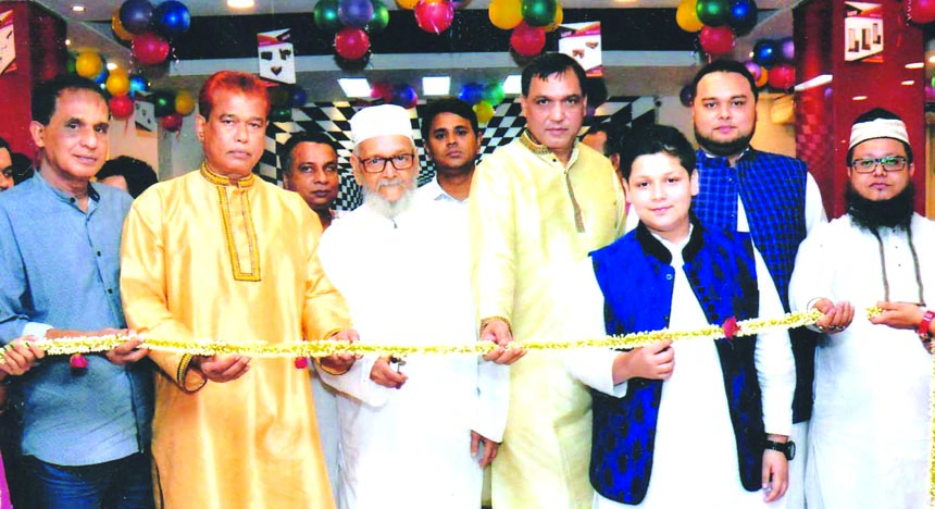 Brothers Furniture Limited offers 5 to 15 percent discount on its products. Habibur Rahman Sarkar, Chairman, Sharifuzzaman Sarkar, Director, Mohammad Monirul Islam Bokshi, Sales Manager of the company inaugurating the campaign at its corporate office in