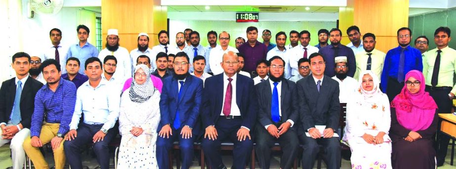 Md Habibur Rahman, Managing Director of Al-Arafah Islami Bank Limited, poses with the participants of 4 days long training workshop on 'Banking Laws and Practices' at the Bank's Training Institute on Sunday. Md. Abdur Rahim Duary, Principal of the Inst