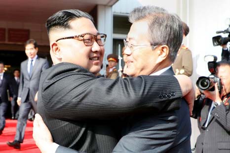 Moon had agreed to visit Kim in Pyongyang during the autumn after the two leaders held a historic meeting in April .