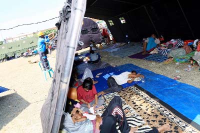 Injured Earthquake victims receive treatment outside Tanjung Hospital to prevent more victims from aftershock in North Lombok, west Nusa Tenggara on Wednesday