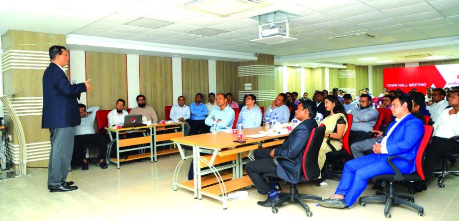 Md. Ahsan-uz Zaman, Managing Director of Midland Bank Limited, addressing its Town Hall meeting 2018 at its Training Institute within its Head Office complex recently. Senior officials, all Branch Managers and Customer Service Managers of the Bank were al