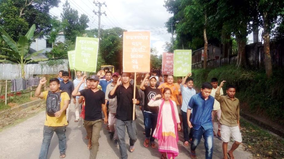 Chattagram Pahari Chhatra Parishad, Gonotantrik Jubo Forum, Hill Women Federation, Khagrachhari District Unit brought out a procession protesting abduction of three businessmen on Monday.