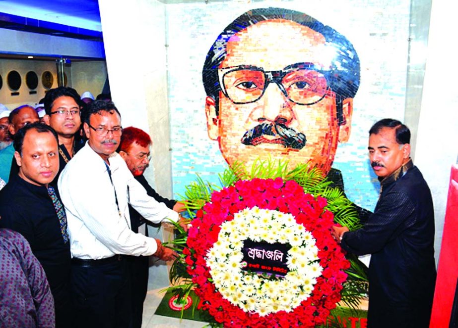 Md. Ataur Rahman Prodhan, Managing Director of Rupali Bank Limited, placing the floral wreaths at the portrait of Bangabandhu Sheikh Mujibur Rahman on the occasion of National Mourning Day at the city's Dhanmondhi Road No. 32 on Wednesday. Deputy Managin