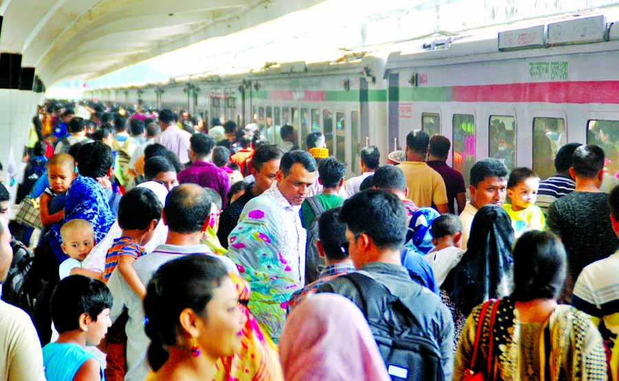 People of all strata of life thronged the Kamalapur Railway Station eagerly waiting to travel to village homes to celebrate Eid-ul-Azha with their near and dear ones. This photo was taken on Friday.