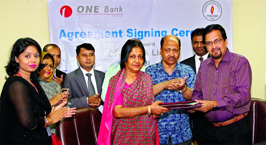 Rozina Aliya Ahmed, ADMD of ONE Bank Limited and Engr. Mir Mashiur Rahman, Managing Director of Titas Gas Transmission and Distribution Company Limited (TGTDCL), exchanging an agreement signing document at TGTDCL head office in the city on Sunday. Under t