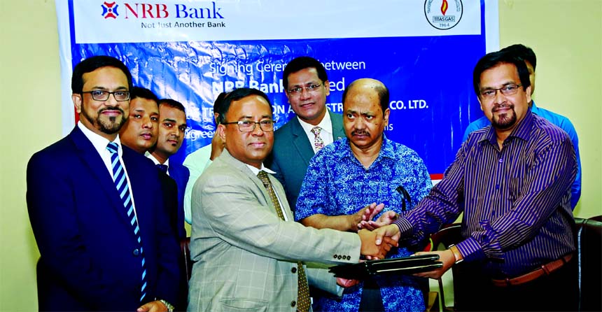 A K M Kamal Uddin, Head of Corporate Banking of NRB Bank Limited and Mahmudur Rab, General Manager of Titas Gas Transmission & Distribution Company Limited (TGTDCL), exchanging an agreement signing documents at TGTDCL head office in the city on Sunday. Un