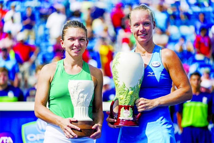 Kiki Bertens of the Netherlands (right) holds the Rookwood cup after defeating Simona Halep of Romania (left) during the finals at the Western & Southern Open tennis tournament on Sunday.