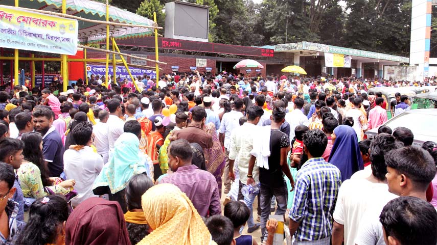 A huge number of visitors crowd at the recreation centers in the city even on the fourth day of Eid-ul-Azha holiday. The snap was taken from the city's Mirpur Zoo on Friday.