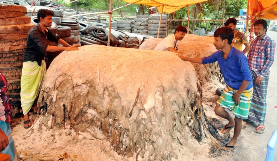 Tannery businessmen at Chattogram are preserving raw hides by salt. This snap was taken from Dewanhat area on Friday.