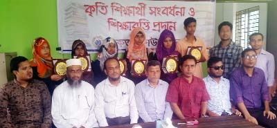 BHOLA: A reception was accorded to meritorious students at Borhanuddin Roperters' Unity Office organised by voluntary organisation Ekota Foundation on Sunday.