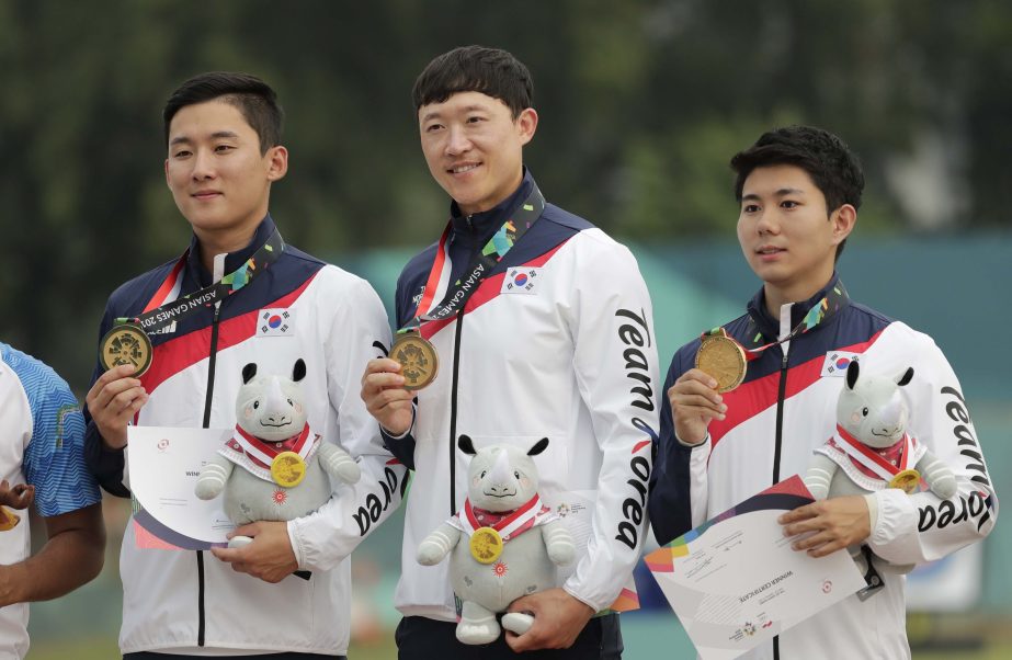Gold medalists South Korea's Choi Yong-hee, Hong Sung-ho and Kim Jong-ho pose with their medals during the victory ceremony for the archery compound men's team match at the 18th Asian Games in Jakarta, Indonesia on Tuesday.