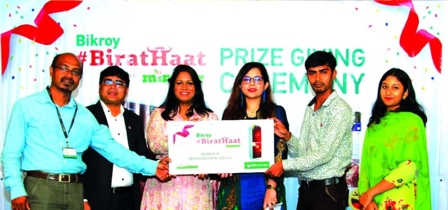 Eshita Sharmin, Head of Marketing of Bikroy.com (an online marketplace) in the country, handing over the prizes to the winner of Bikroy-Minister BiratHaat campaign at an auditorium in the city on Wednesday. Shezami Khalil, Head of Marketplace, Rashedul Ha