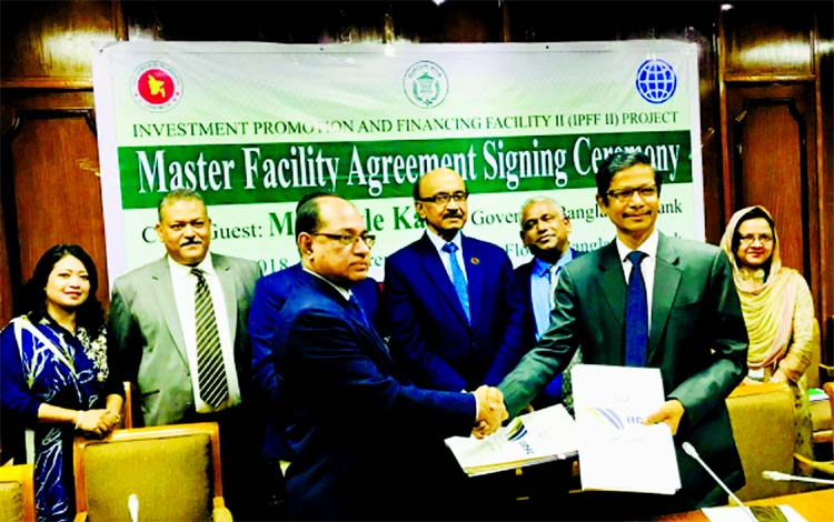 Md. Ahmed Jamal, Deputy Governor of Bangladesh Bank (BB) and Md. Golam Sarwar Bhuiyan, Managing Director of Industrial and Infrastructure Development Finance Company (IIDFC) Limited, exchanging a Master Facility Agreement (MFA) under the Investment Promot