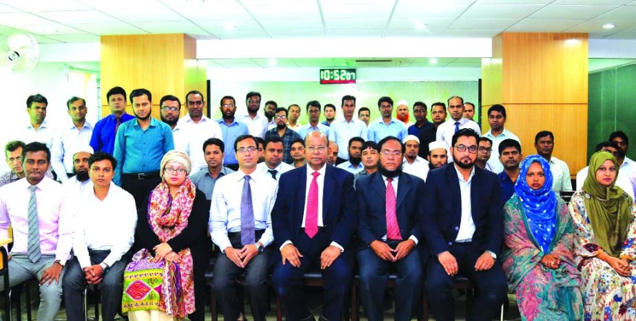 Md. Habibur Rahman, Managing Director of Al-Arafah Islami Bank Limited, poses for a photo session after the inaugurating a day-long training workshop on 'Internal Control and Compliance Risk Management in Branches' at its Training and Research Institute