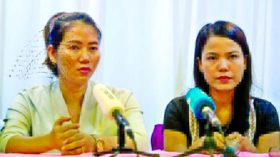 Pan Ei Mon (L) and Chit Su Win Â®, wives of detained Reuters journalists Wa Lone and Kyaw Soe Oo, attends a press conference. Photo: AFP