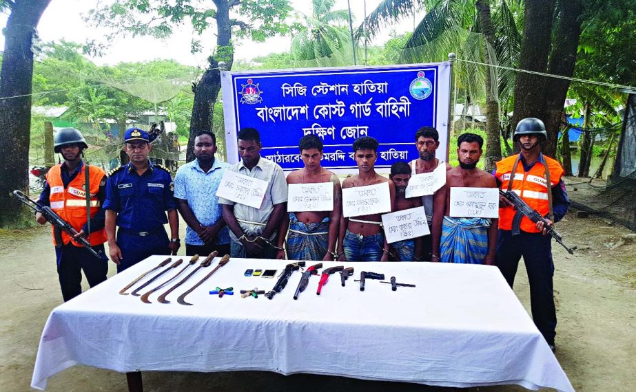 BHOLA: Members of Coast Guard arrested seven robbers with arms from Nobin Bazar area on Tuesday.