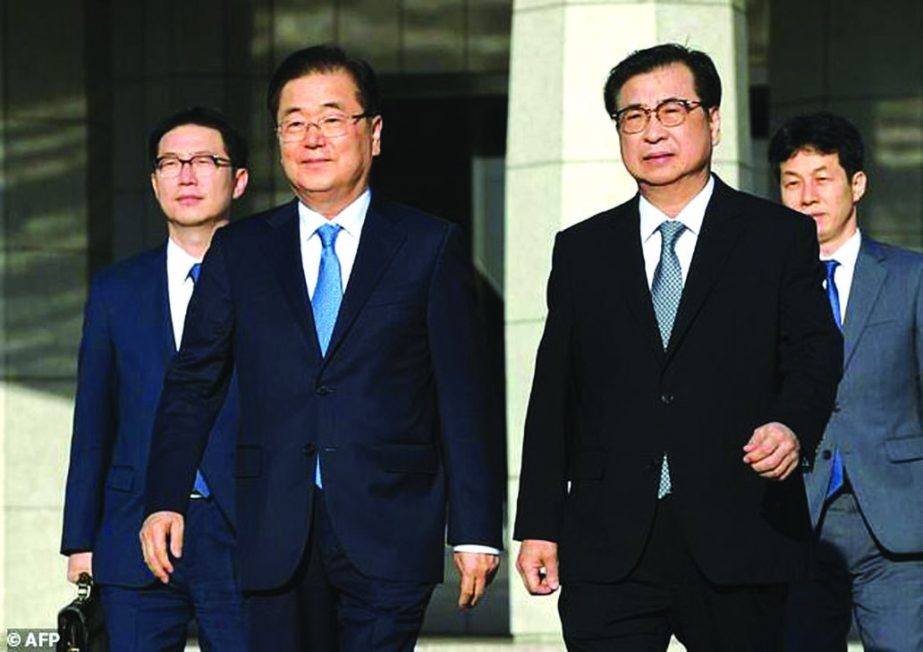 Chung Eui-yong, front left, head of the Presidential National Security Office, Suh Hoon, front right, the chief of the South's National Intelligence Service, and other delegators walk to board an aircraft as they leave for Pyongyang, North Korea, at a mi