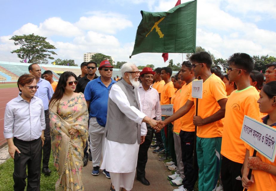 Noted businessman Salman F Rahman being introduced with the participants of 39th National Cycle Championship at Army Stadium in the city.s Banani on Thursday.