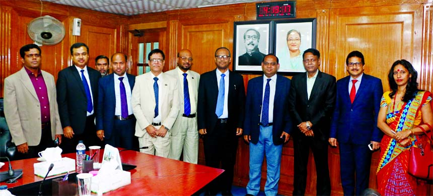 Md. Mahbub ul Alam, Manging Director of Islami Bank Bangladesh Limited (IBBL) and Dr. Prakash Chand Saboo, Country Head (Bangladesh operations) of State Bank of India, poses for a photograph after a view exchange meeting held at IBBL head office in the ci