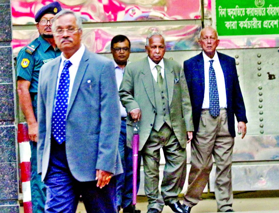 Four lawyers of BNP Chairperson Begum Khaleda Zia led by Barrister Jamiruddin Sircar met her at the Old Dhaka Central Jail in cityâ€™s Nazimuddin Road on Friday.