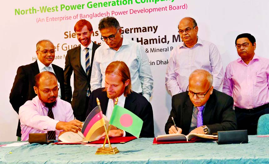 Dipok Kumar Dhali, Secretary of North West Power Generation Company Limited (NWPGCL) of Bangladesh and Richard Clayton Reisig, President of Siemens (gas and power), signing a deal to build joint venture 3600MW LNG based power plant at Dhankhali in Payra o