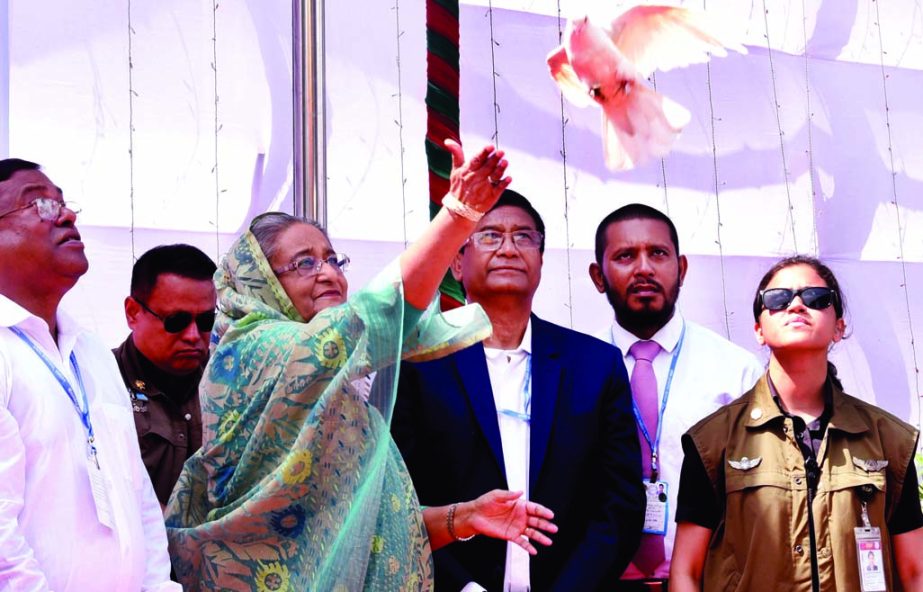Prime Minister Sheikh Hasina inaugurating the sixth national convention 2018 by releasing pigeons organised by Krishibid Institution Bangladesh at Khamarbari Krishibid Institution in the city on Saturday. BSS photo