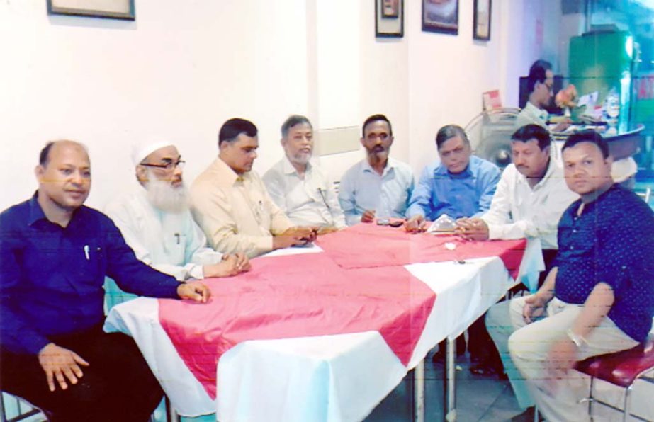 Chief Editor of the Homoeo Chetona (Homoeo Journal) Principal Dr Abdul Karim (2nd from left) exchanging views with the leaders of DHMS Doctors Association led by its President Dr. Sheikh Iftikharuddin Chowdhury on Thursday.