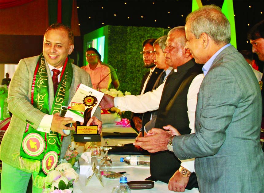 ASM Mainuddin Monem, Deputy Managing Director of Abdul Monem Limited, receiving the CIP card of 2016 for the substantial contribution of the group to the commerce in the country from Industries Minister Amir Hossain Amu, at a hotel in the city on Thursday