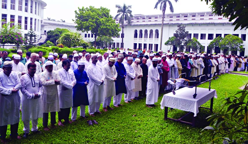 The Namaz-e-Janaza of Advocate Sarder Mohammad Suruzzaman, former President of Dhaka Bar was held on the High Court premises on Friday.