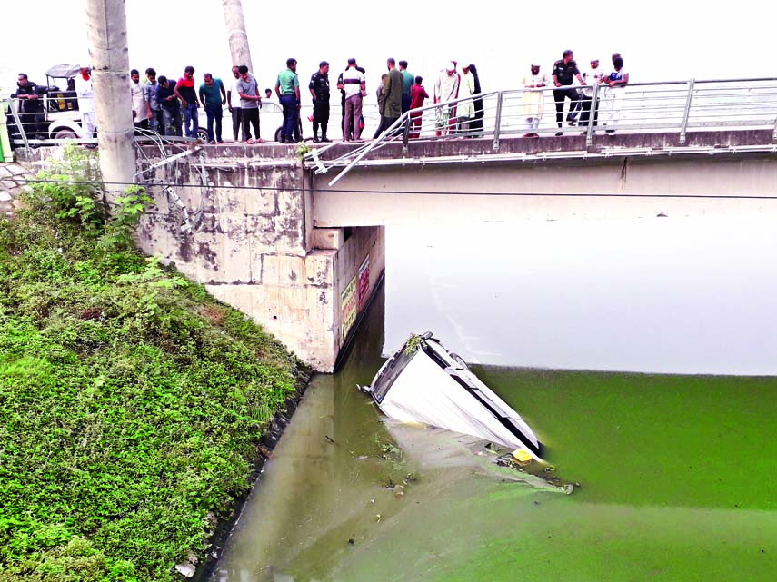 A microbus plunges into Hatirjheel Lake in city, breaking the railing of a bridge due to reckless driving on Saturday morning. No casualties were reported.