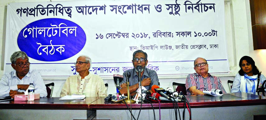 Former adviser to the caretaker government Md Hafizuddin Khan speaking at a roundtable on amendment of Public Representative Order (RPO) and fair election organised by Citizens for Good Governance (Shujan) at Jatiya Press Club yesterday .