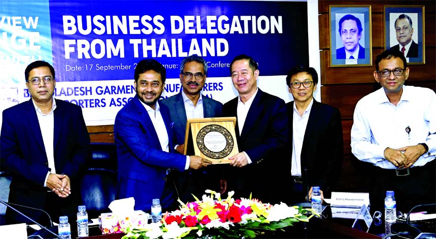 A 15 members business delegations led by Manu Sithiprasasana, Deputy Executive Director (Admin) of International Institute for Trade and Development (ITD) of Thailand, handing over a crest to Faruk Hassan, Senior Vice-President of BGMEA at its office in t