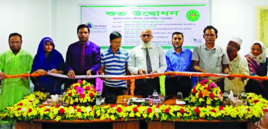 Abed Ahmed Khan, Head of Agent Banking Division of Al-Arafah Islami Bank Limited, inaugurating its 164th Agent Banking Outlet at Krisnanagor Bazar in Nabinagar in Brahmanbaria recently. Nabinagar Branch Manager of the Bank Md. Abdul Matin Patwary and loca