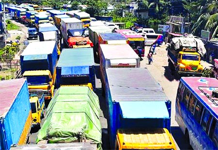 Hundreds of vehicles got stuck in a 15 km long tailback created on Dhaka-Chattogram Highway in Daudkandi on Thursday, causing untold sufferings to passengers.