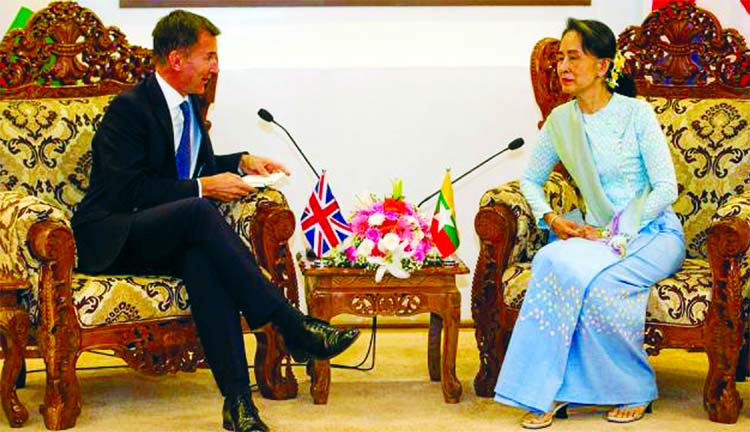 British foreign minister Jeremy Hunt meets Myanmar state counsellor Aung San Suu Kyi in capital Naypyidaw on Thursday.