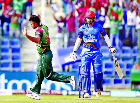 Bangladesh's Abu Hider (left) runs to celebrate the dismissal of Afghanistan's Ihsanullah Janat (right) during the one-day international cricket match of Asia Cup between Bangladesh and Afghanistan, in Abu Dhabi, United Arab Emirates on Thursday. Afghan