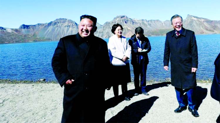 The visit of Moon Jae-in took in the symbolic Mt Paektu.