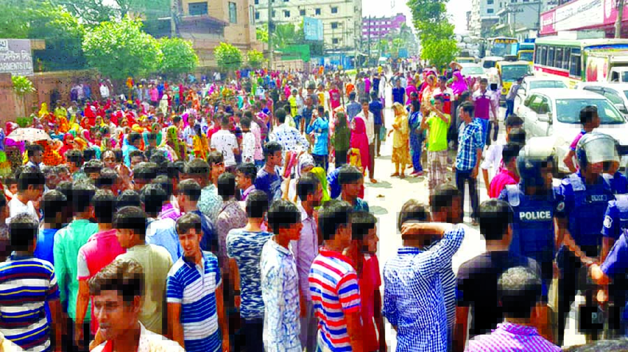 RMG workers blocked Dhaka-Mymensingh Highway for about five hours on Sunday demanding their salaries and other dues. This photo was taken from Gazipur area.
