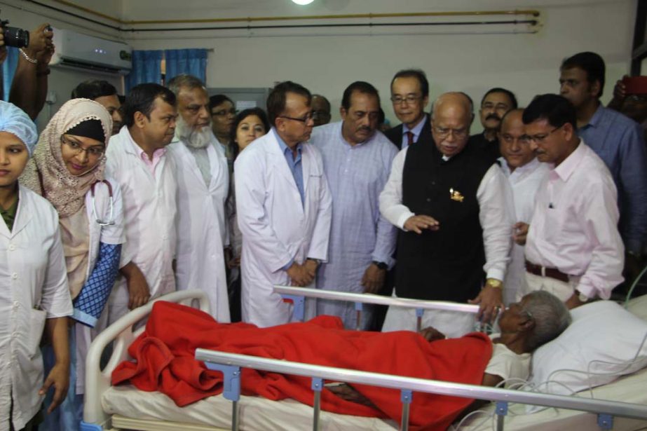 Health Minister Mohammad Nasim visiting a patient while inaugurating CCU Unit at Cox's Bazar Sadar Hospital yesterday.