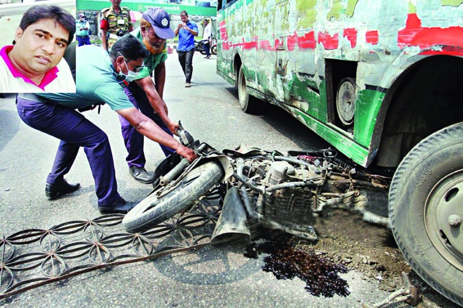 An employee of Ekattor TV channel Anwar Hossain was killed as a speedy bus of VIP Paribahan hit motorbike near Jahangir Gate of Dhaka Cantonment on Saturday.