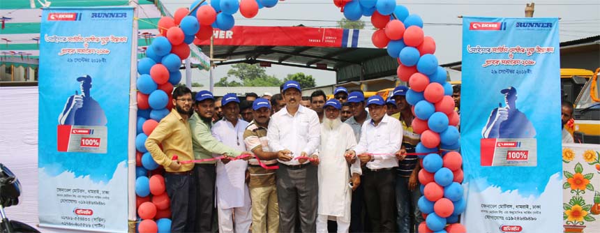 Firoz Kabir, GM (Sales and Marketing) of Runner Motors Limited and Tariqul Islam, Proprietor of General Motors, inaugurating a service center at Kalampur in Dhamrai. Ahmed Tanvir, Sr Manger of Services Coordination Division of the company was also presen