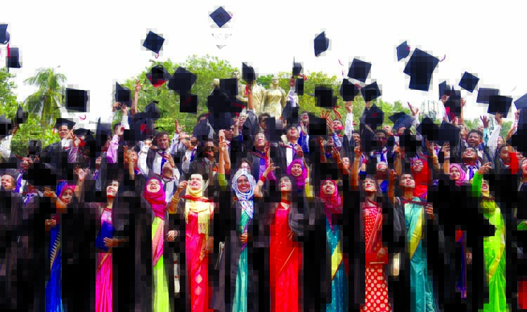 Students at the rehearsal on the occasion of convocation of Dhaka University scheduled to be held on Saturday. The snap was taken from in front of Raju Sculpture of the university on Thursday.