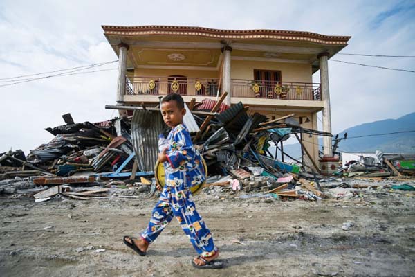 Many children have been separated from their families and are "in shock and traumatised"" following Indonesia's devastating quake-tsunami."