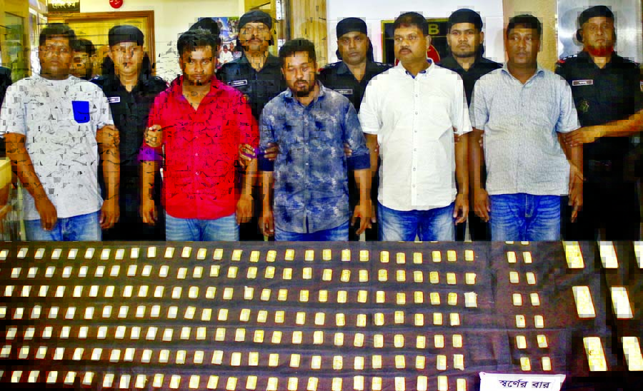 Rapid Action Battalion (RAB) arrested five members of an international smuggling gang along with over 43kg gold from an area in Sadar upazila of Manikganj on Thursday.