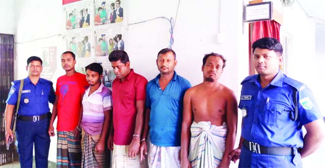 ULLAPARA (Sirajganj): Police arrested five persons from different areas of the upazila in connection with snatching of Jamaat leader yesterday .