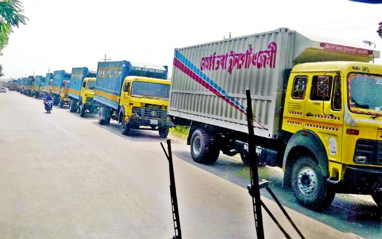 Hundreds of goods-laden lorries and trucks remained stuck in 6 km-long tailback from Daulatdia to Goalanda bus stand for several hours due to navigation problem, causing untold sufferings to commuters. This photo was taken from Daulatdia Ghat on Friday.