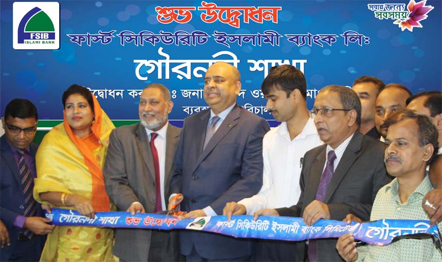 Syed Waseque Md Ali, Managing Director of First Security Islami Bank Limited, inaugurating its new branch at Gournadi in Barishal on Tuesday. Md. Mustafa Khair, DMD, S M Nazrul Islam, Head of General Services Division, Md. Mostafizur Rahman, Manager of Go