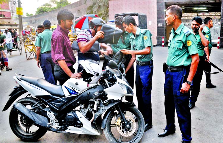 Strict security measures being taken around special court in Old Dhaka's Nazimuddin Road ahead of the Aug 21 grenade attack verdict today.