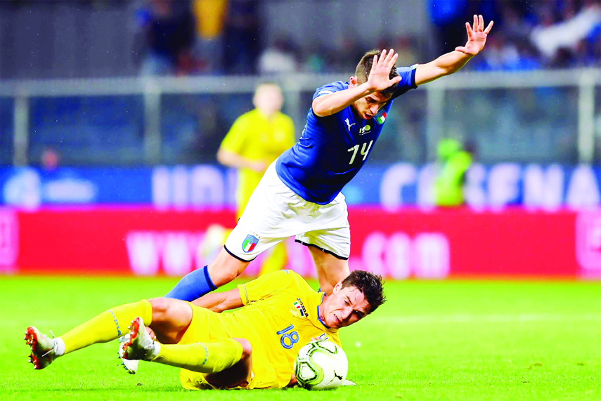 Italy's Jorginho (top) and Ukrainian Roman Yaremchuk vie for the ball, during the international friendly soccer match between Italy and Ukraine, at the Luigi Ferraris stadium in Genoa, Italy on Wednesday.